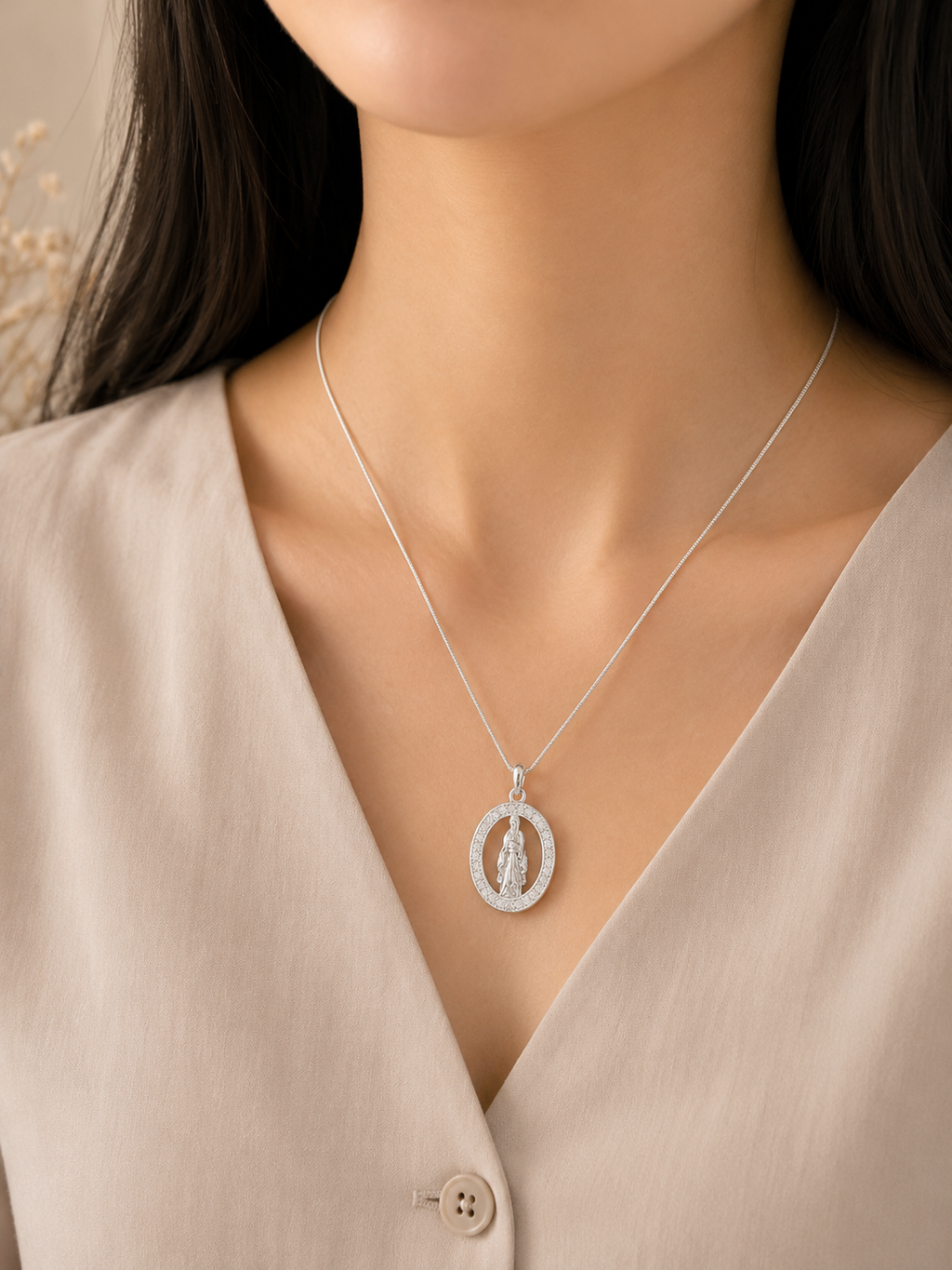 Elegant Oval Pendant Necklace