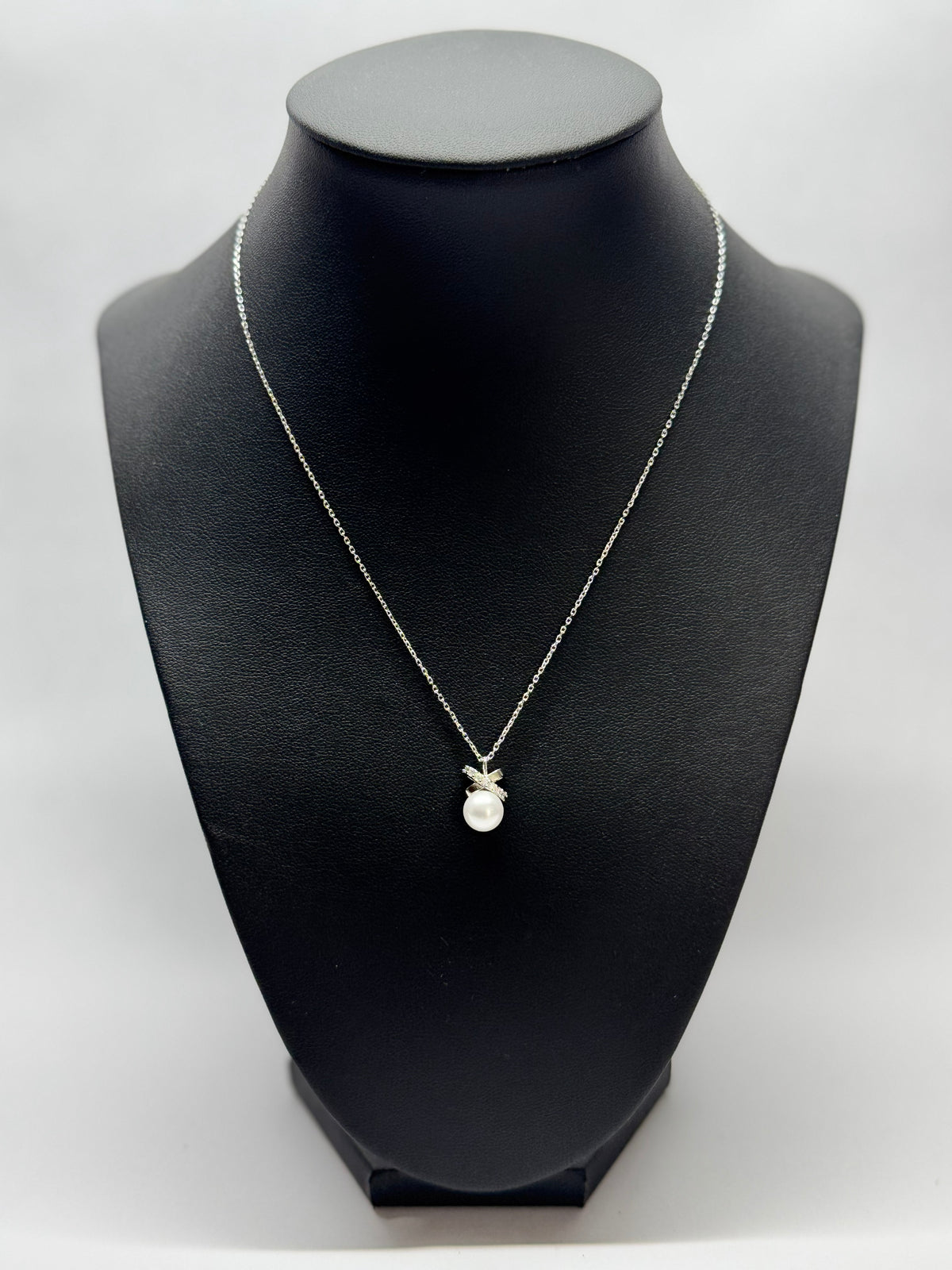 Pearl Bow White Gold-Plated Necklace
