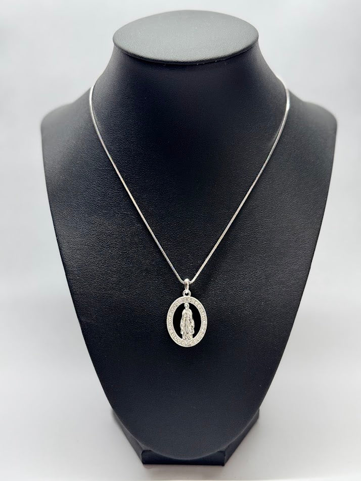 Elegant Oval Pendant Necklace